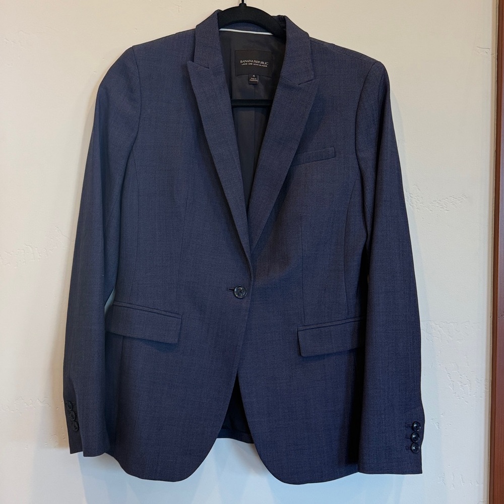 Banana Republic Long and Lean Blazer in Navy Wool Blazer size 4